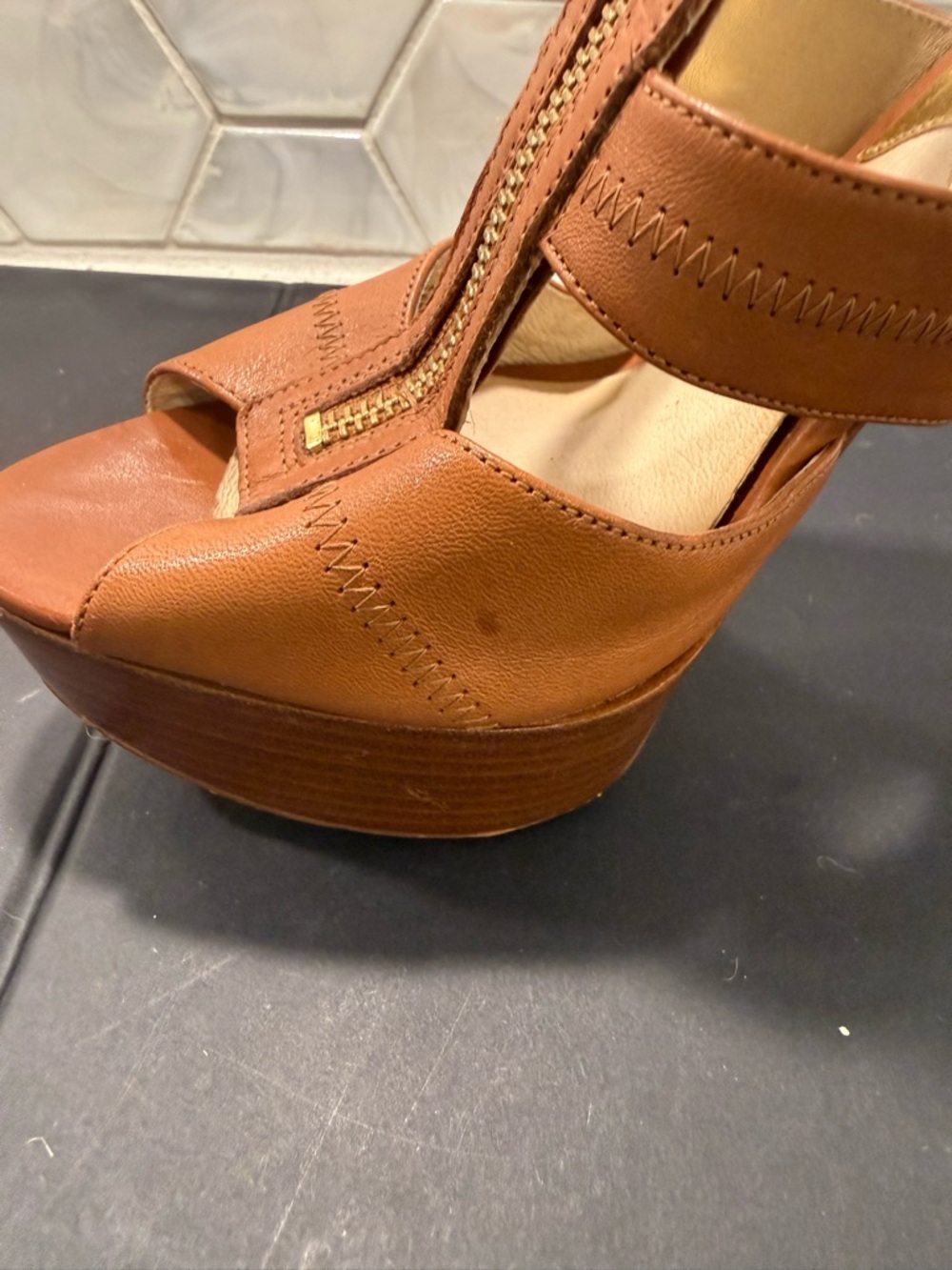 Michael Kors Berkley Platform Sandals Tan Leather Sz 10 Zipper Stiletto Heels - Picture 3 of 16